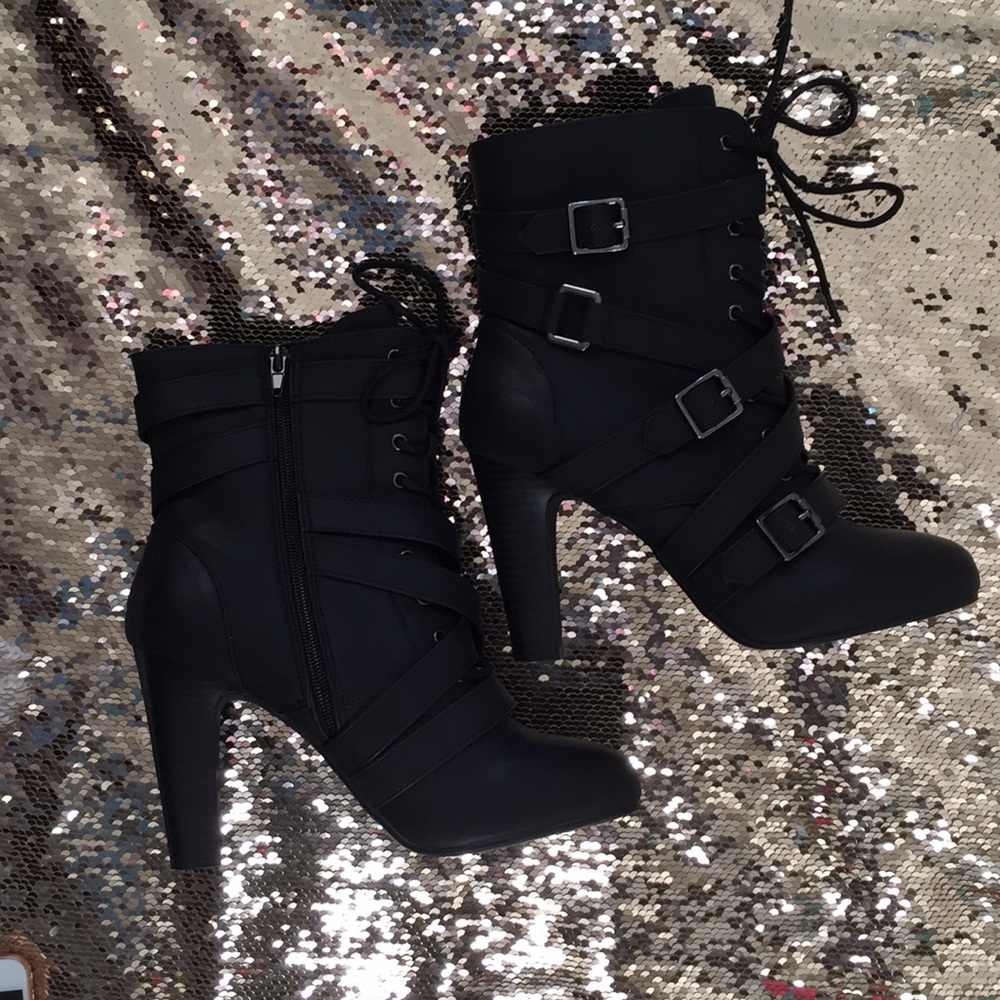 ❌SOLD❌Black boots.